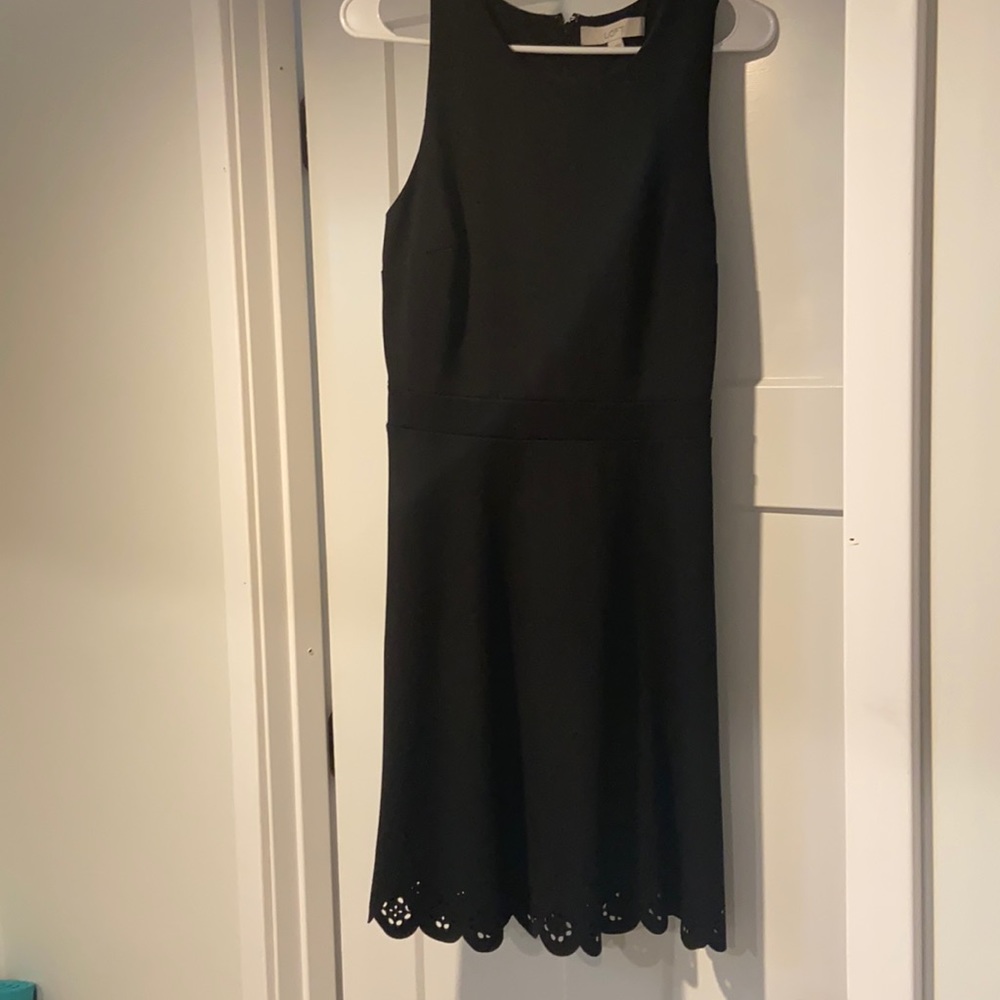 Black dress loft size 4. In good condition